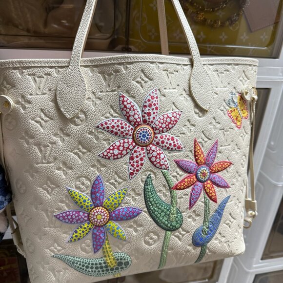 XL FASHION Tote in a Gorgeous and Stunning Cream Genuine Leather with POUCH! - Picture 13 of 14